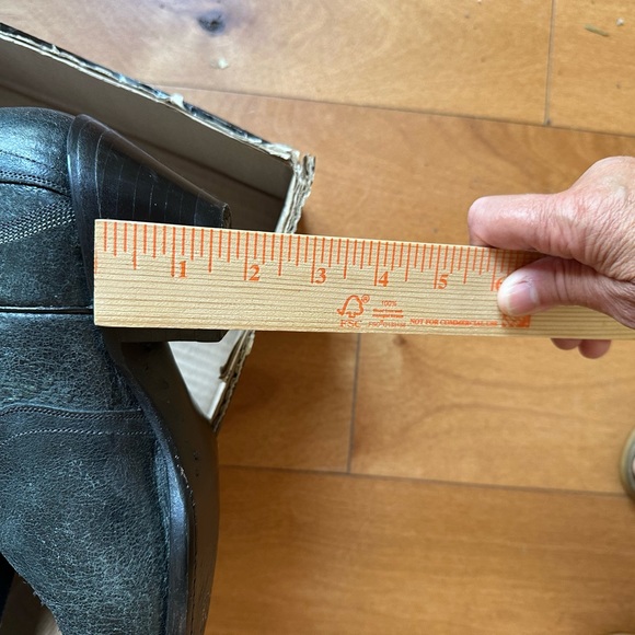 Dan post leather stud - Picture 8 of 8